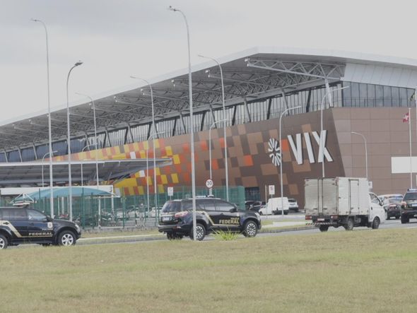 Caminhão com as vacinas de Oxford sai do aeroporto de Vitória por Carlos Alberto Silva