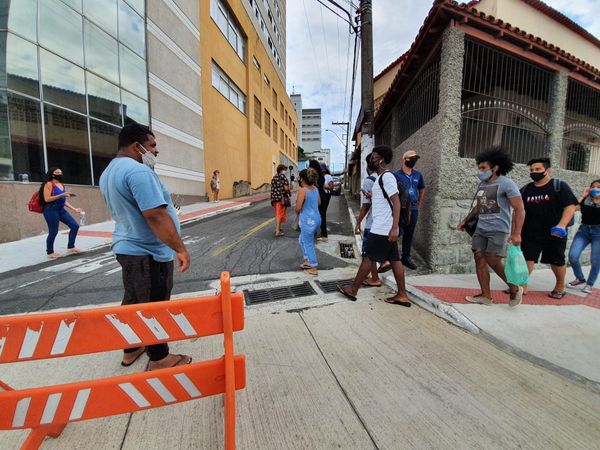 A chegada dos alunos à Faesa, um dos locais de prova do Enem 2020 por Carlos Alberto Silva 