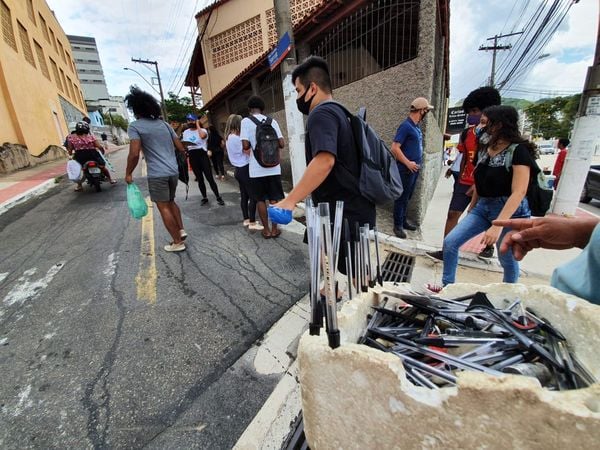 A chegada dos alunos à Faesa, um dos locais de prova do Enem 2020 por Carlos Alberto Silva 