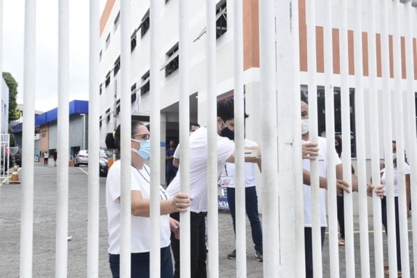 Às 13h se deu o fechamento dos portões nos locais de prova do Enem 2020 por Carlos Alberto Silva