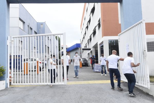 Às 13h se deu o fechamento dos portões nos locais de prova do Enem 2020 por Carlos Alberto Silva