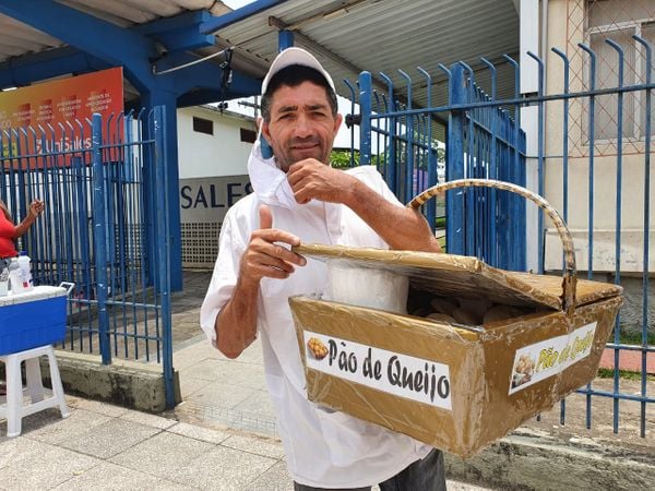 David de Jesus Pereira, de 51 anos, "o tio do pão de queijo" por Carlos Alberto Silva 