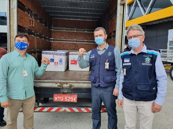Desembarque das 35.500 doses da vacina AstraZeneca, de Oxford, que chegaram ao Aeroporto de Vitória neste domingo (24).   por Helio Filho/Secom ES    