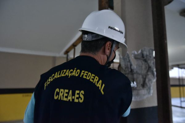 Edifício corre risco de desmoronamento em Vila Velha 