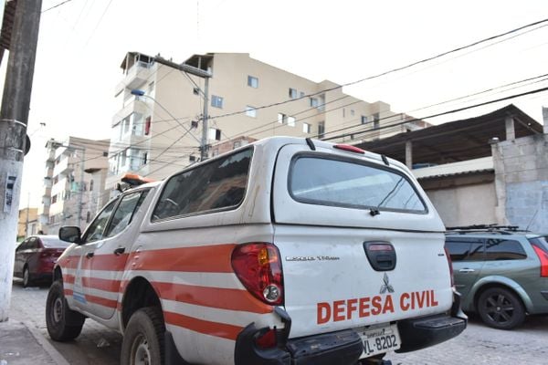 Defesa Civil  fez vistoria em edifício que está correndo risco de desmoronamento em Vila Velha por Fernando Madeira