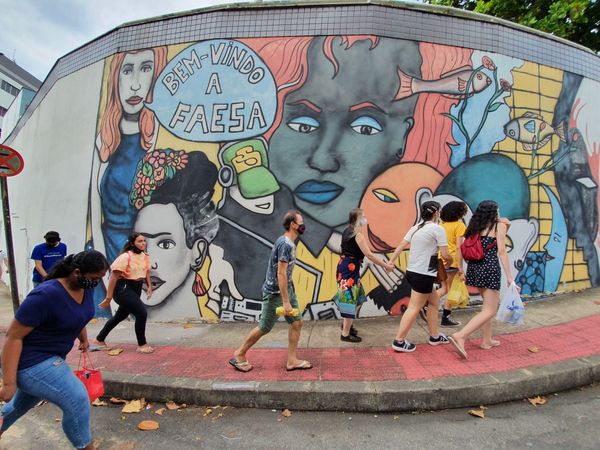 Movimentação em frente à Faesa, um dos locais de prova do Enem 2020 por Carlos Alberto Silva 