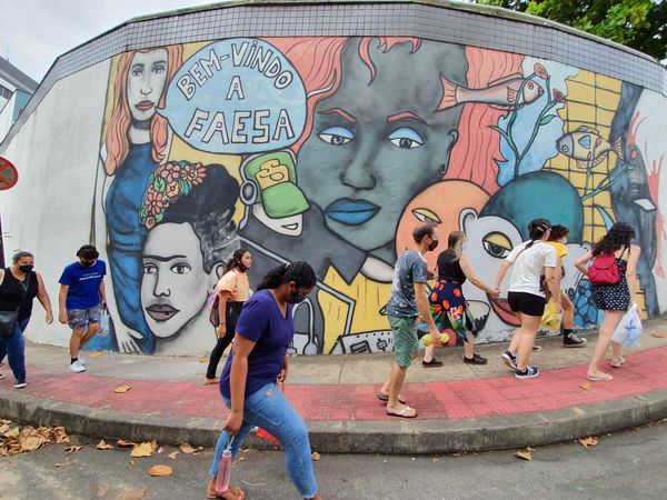 Movimentação em frente à Faesa, um dos locais de prova do Enem 2020 por Carlos Alberto Silva 