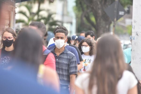 Movimentação em frente à Faesa, um dos locais de prova do Enem 2020 por Fernando Madeira