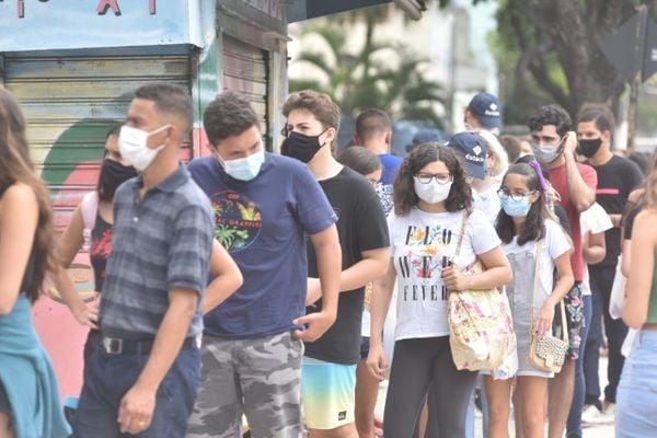 Movimentação em frente à Faesa, um dos locais de prova do Enem 2020 por Fernando Madeira