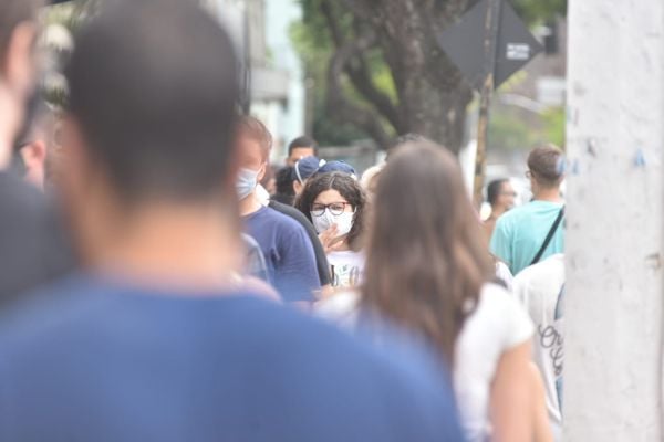 Movimentação em frente à Faesa, um dos locais de prova do Enem 2020 por Fernando Madeira