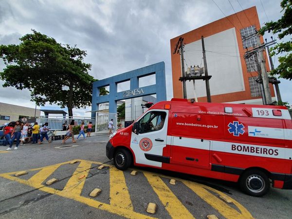 O Corpo de Bombeiros se faz presente próximo à Faesa, um dos locais de prova do Enem 2020 por Carlos Alberto Silva 