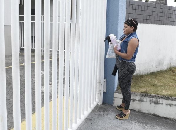 Um sonho adiado: estudante não consegue entrar no local de prova para prestar o Enem 2020 por Carlos Alberto Silva