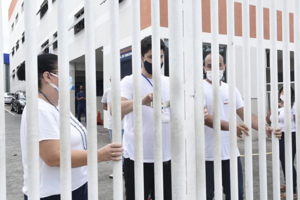 Um sonho adiado: estudante não consegue entrar no local de prova para prestar o Enem 2020 por Carlos Alberto Silva