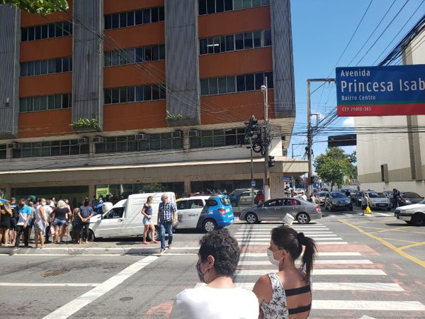 Colisão entre carro e moto na Avenida Princesa Isabel