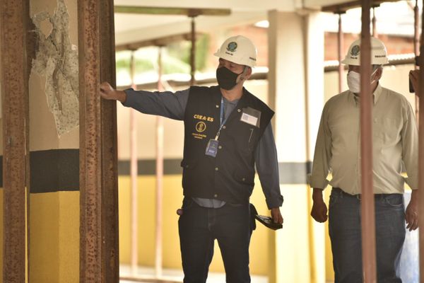 Equipe de engenheiros especialistas do Crea-ES foram ao bairro Nova Itaparica, em Vila Velha, para mais uma vistoria no prédio que apresentou instabilidades na estrutura, na madrugada de domingo (24/01)  por Ricardo Medeiros  
