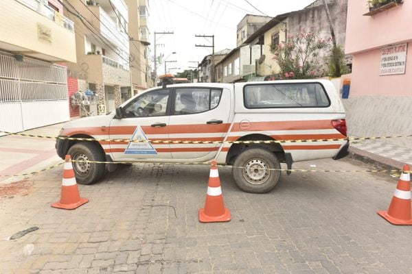 Equipe de engenheiros especialistas do Crea-ES foram ao bairro Nova Itaparica, em Vila Velha, para mais uma vistoria no prédio que apresentou instabilidades na estrutura, na madrugada de domingo (24/01) por Ricardo Medeiros 