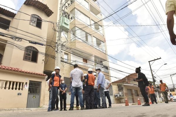 Equipe de engenheiros especialistas do Crea-ES foram ao bairro Nova Itaparica, em Vila Velha, para mais uma vistoria no prédio que apresentou instabilidades na estrutura, na madrugada de domingo (24/01)