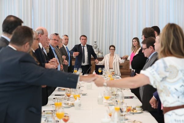 Jair Bolsonaro em café da manhã com o deputado Evair de Melo (PP-ES), um dos vice-líderes do governo da Câmara dos Deputados