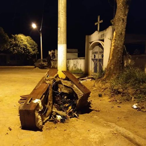 Para a moradora Andréa Siqueira, que registrou a situação, a cena causou espanto. As imagens circularam nas redes sociais de moradores da cidade e causaram indignação