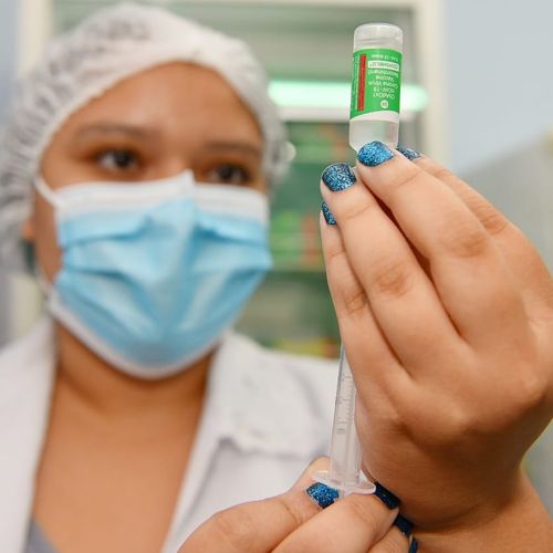 Governo do ES estuda obrigatoriedade da vacina para profissionais de saúde