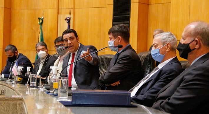 Deputados estaduais decidem na próxima segunda-feira (1°) quem vai ser o próximo presidente da Assembleia. Único candidato na disputa, Erick está 'virtualmente eleito'