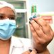 Ana Claudia Souza, enfermeira servidora na Unidade de Saúde de Araças. tomou a vacina contra Covid-19 de Oxford Astrazeneca 