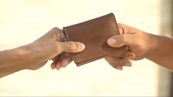 Eletricista encontra carteira com mais de R$ 1 mil e devolve dinheiro para o dono