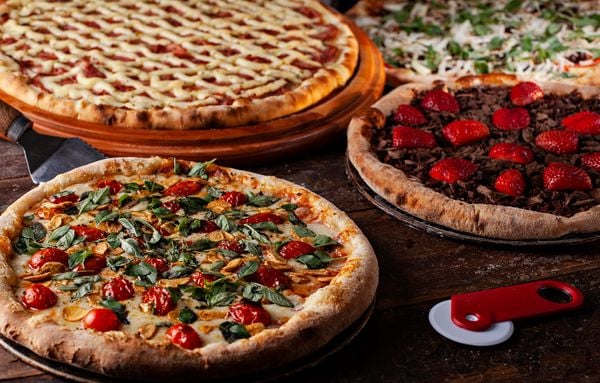 Pizzas doces e salgadas da rede de pizzarias carioca Forneria Original, inaugurada em Vila Velha