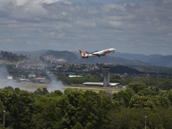 Fumaça é vista na região do aeroporto de Vitória por Ricardo Medeiros