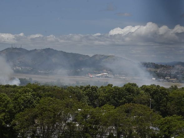 Fumaça é vista na região do aeroporto de Vitória por Ricardo Medeiros