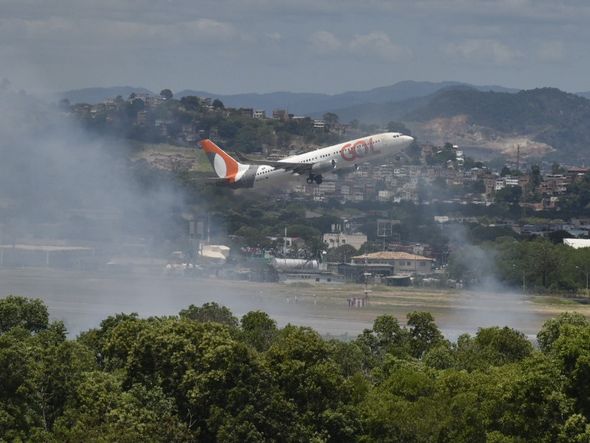 Fumaça é vista na região do aeroporto de Vitória por Ricardo Medeiros