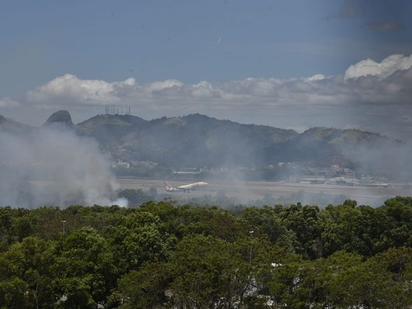 Fumaça é vista na região do aeroporto de Vitória por Ricardo Medeiros