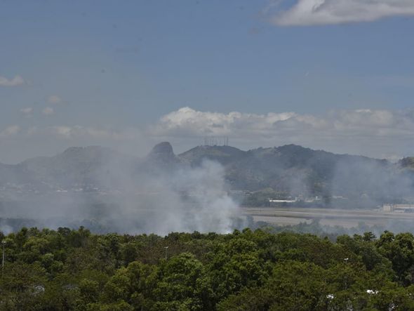 Fumaça é vista na região do aeroporto de Vitória por Ricardo Medeiros