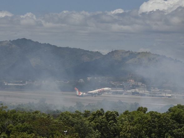 Fumaça é vista na região do aeroporto de Vitória por Ricardo Medeiros