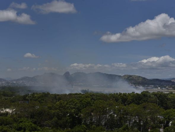 Fumaça é vista na região do aeroporto de Vitória por Ricardo Medeiros