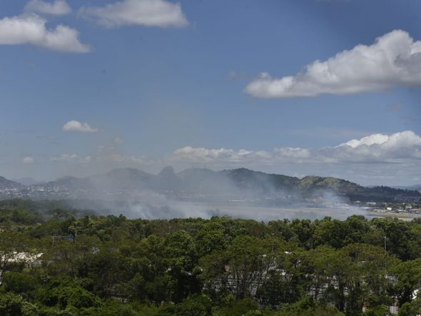 Fumaça é vista na região do aeroporto de Vitória por Ricardo Medeiros