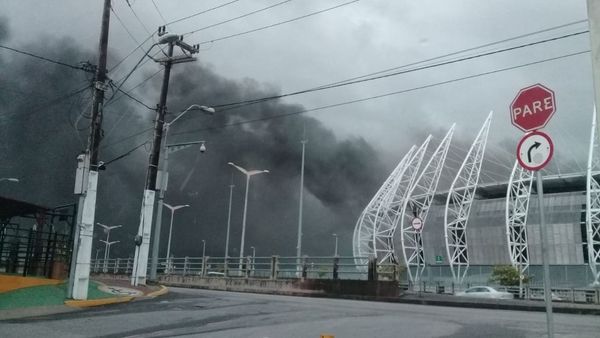 Incêndio atinge área interna da Arena Castelão, em Fortaleza