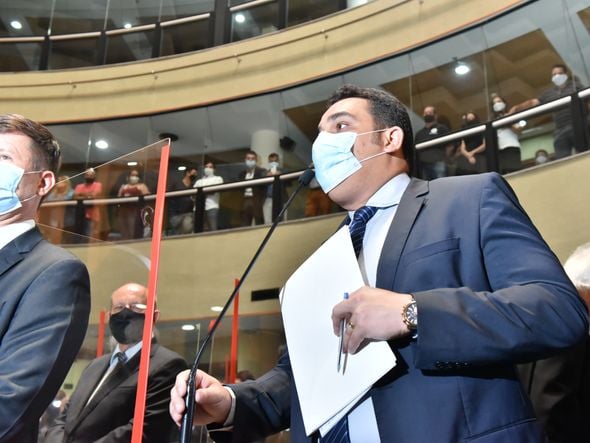 Erick Musso, presidente da Assembleia, em fala na sessão por Fernando Madeira