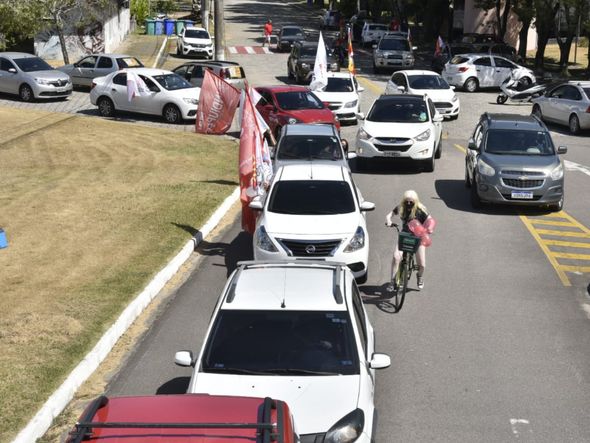 O grupo também protesta contra a reforma administrativa e pede a saída do presidente Jair Bolsonaro por Ricardo Medeiros
