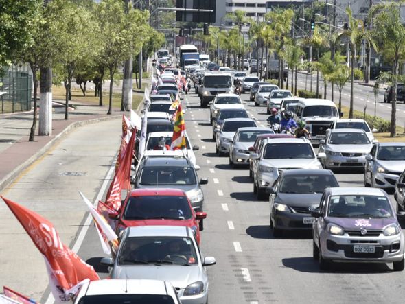 O protesto foi contra o retorno das aulas presenciais sem uma vacinação em massa contra a Covid-19  por Ricardo Medeiros