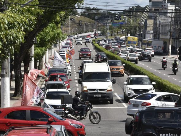 Os manifestantes seguiram  em carreata em direção à Reta da Penha
 por Ricardo Medeiros