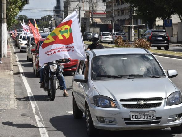 Os manifestantes seguiram  em carreata em direção à Reta da Penha
 por Ricardo Medeiros