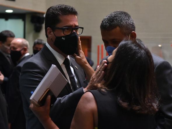 Deputados Marcelo Santos, Janete de Sá e Coronel Quintino durante a sessão por Fernando Madeira