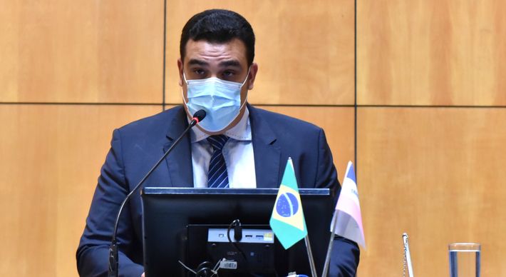 Projeto de resolução assinado pelo próprio presidente da Assembleia volta a limitar o número de comissões a cinco. Em 2019 uma alteração permitiu que Erick crie colegiados mesmo se cinco já estiverem em funcionamento