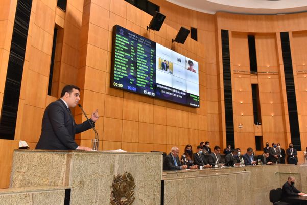  Erick Musso discursa após ser reeleito presidente da Casa por Fernando Madeira