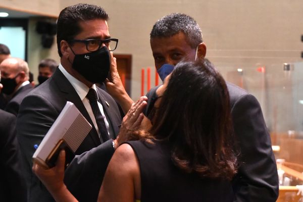 Marcelo Santos retribui o gesto por Fernando Madeira
