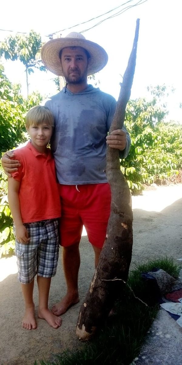 Fernando Broseghini, de 35 anos, e o filho Samuel, de sete 