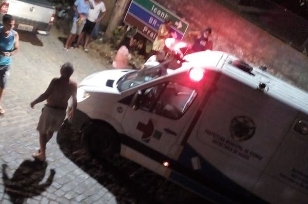 Testemunhas contaram que Vagner Marion passou direto em uma curva e colidiu contra o muro de uma casa