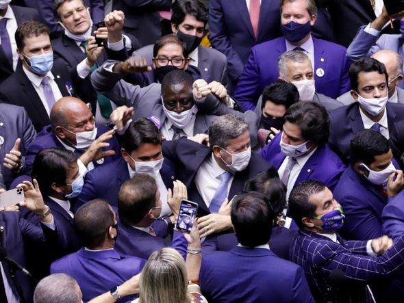 Arthur Lira comemora vitória na Câmara com deputados por Cleia Viana/Câmara dos Deputados
