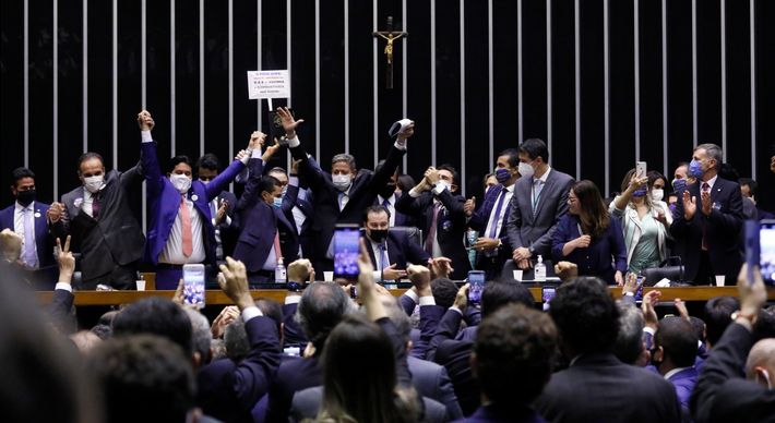 Bolsonaro Ganha O Apito Amigo No Congresso Mas O Var E Das Ruas A Gazeta